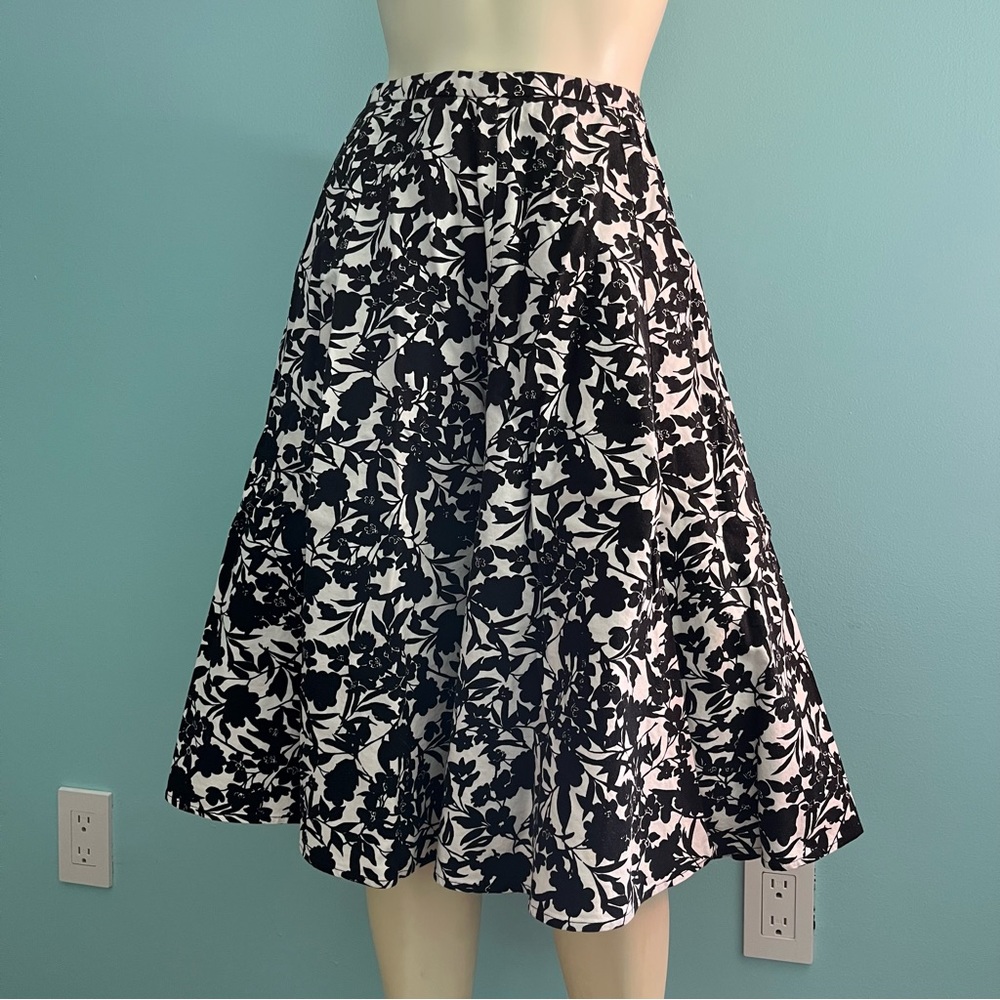 Apostrophe Stretch Black & White Floral Skirt 8